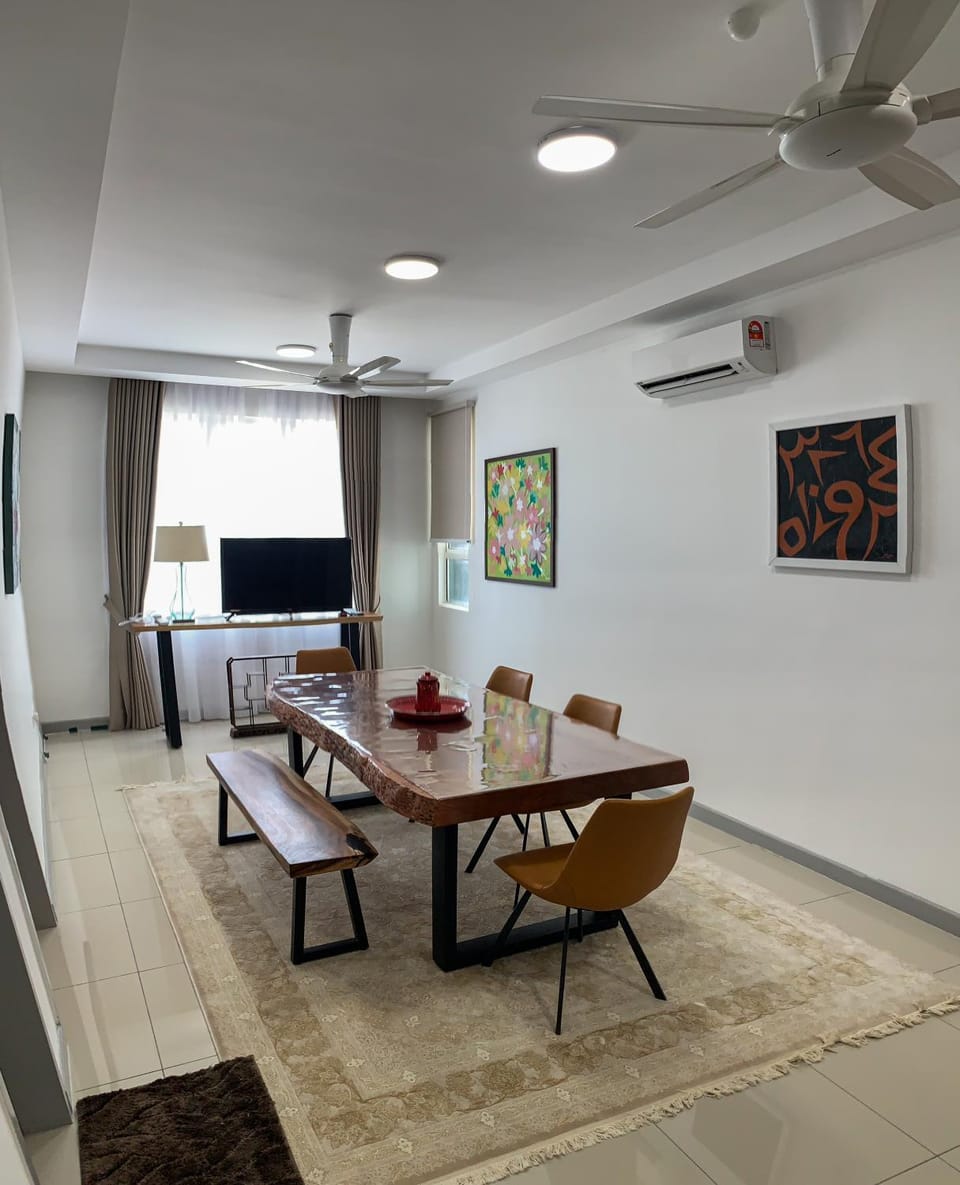Communal lounge/ TV room, TV and multimedia, Living room, Seating area, Dining area