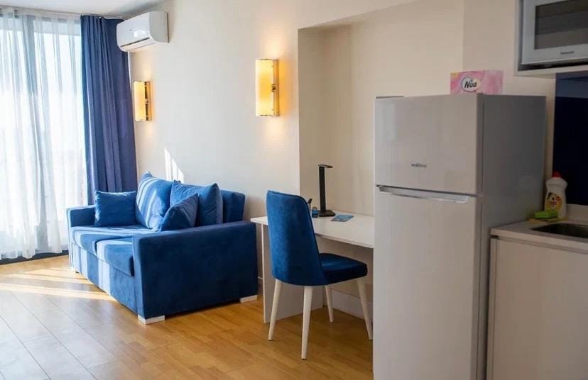 Kitchen or kitchenette, Living room, Seating area