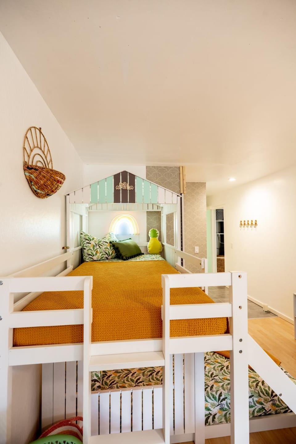 Bed, Photo of the whole room, Bedroom, bunk bed