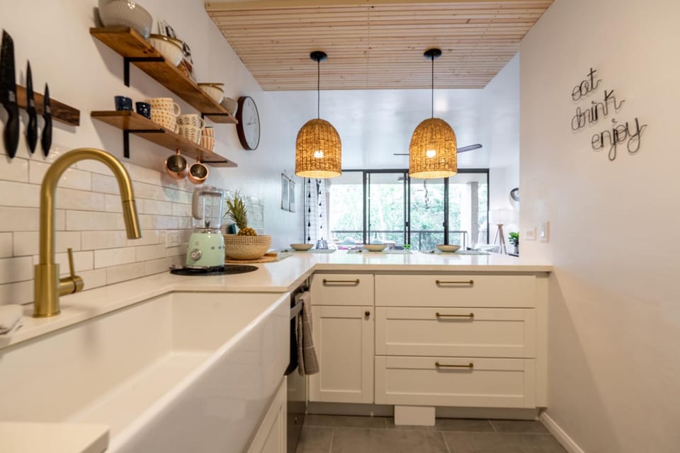 Kitchen or kitchenette, dishwasher, kitchen