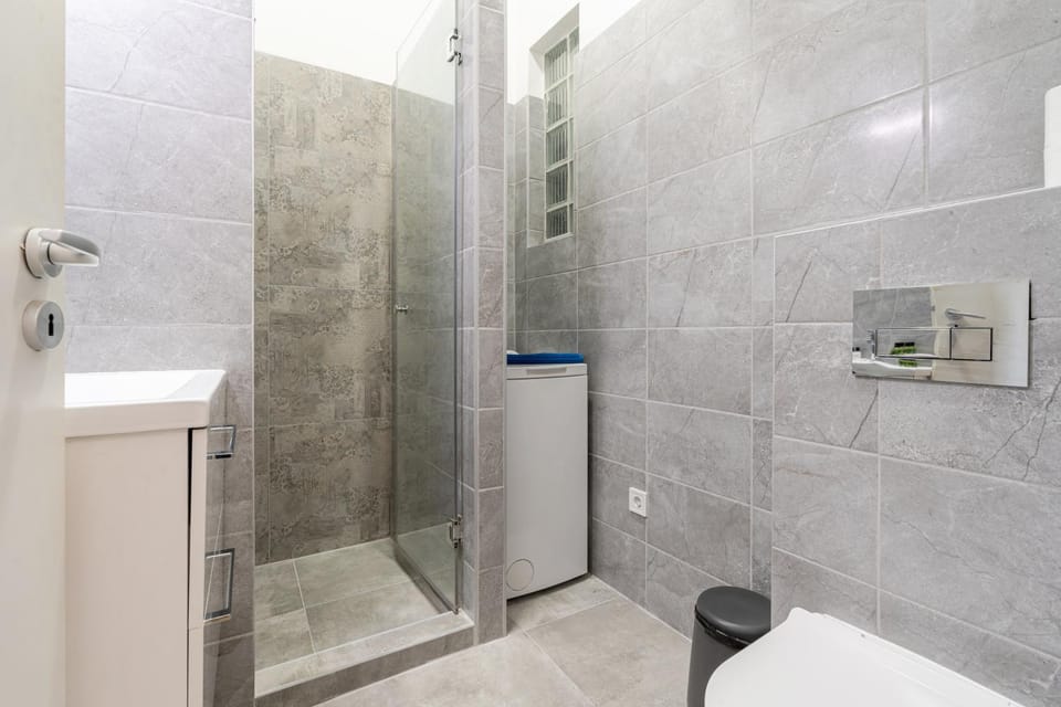Shower, Bathroom, towels
