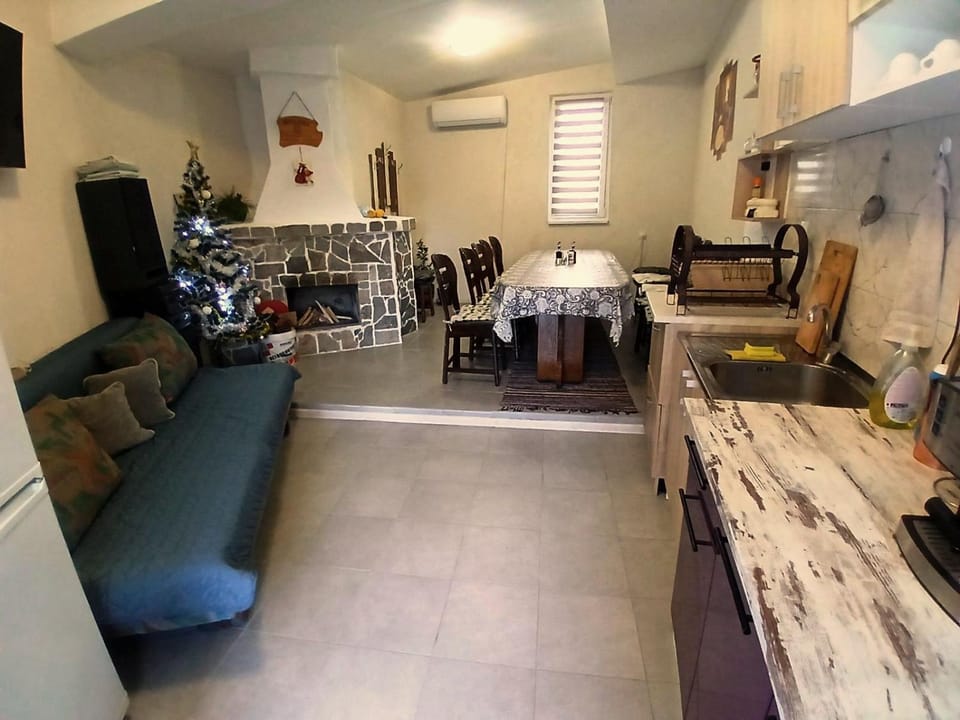 Communal lounge/ TV room, Communal kitchen, Breakfast