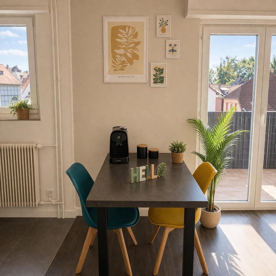 Dining area, internet