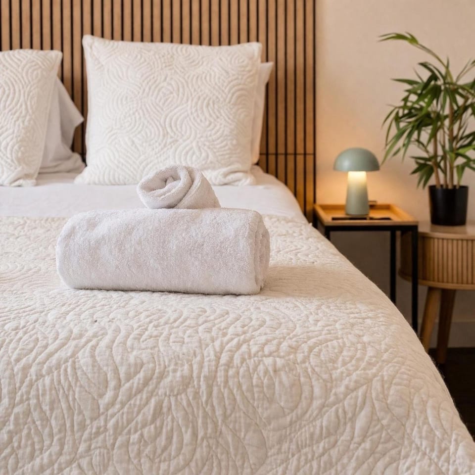 Photo of the whole room, Bedroom, towels