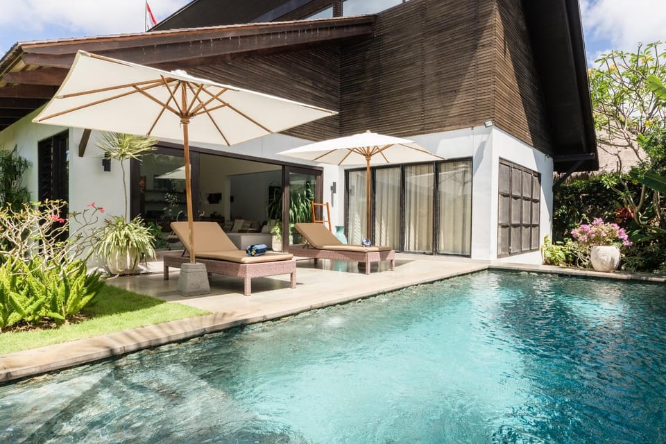 Property building, Seating area, Garden view, Pool view, Swimming pool, sunbed