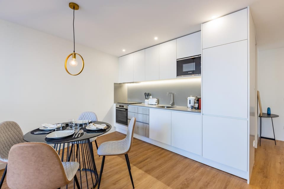 Coffee/tea facilities, Kitchen or kitchenette, Dining area, minibar, stove