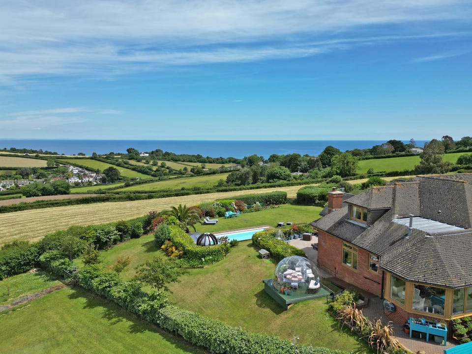 Property building, Nearby landmark, Natural landscape, Garden, Garden view, Pool view, Sea view