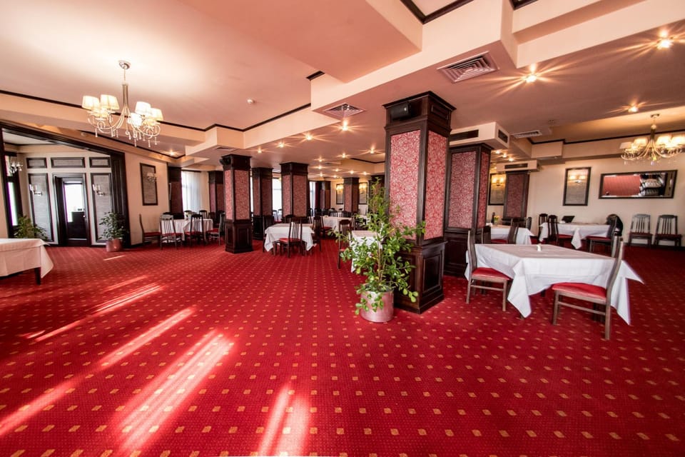 Restaurant/places to eat, Banquet/Function facilities
