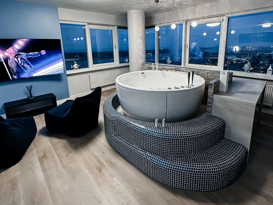 Sauna, Bathroom, Living room, Spa and wellness centre/facilities, City view, Sea view