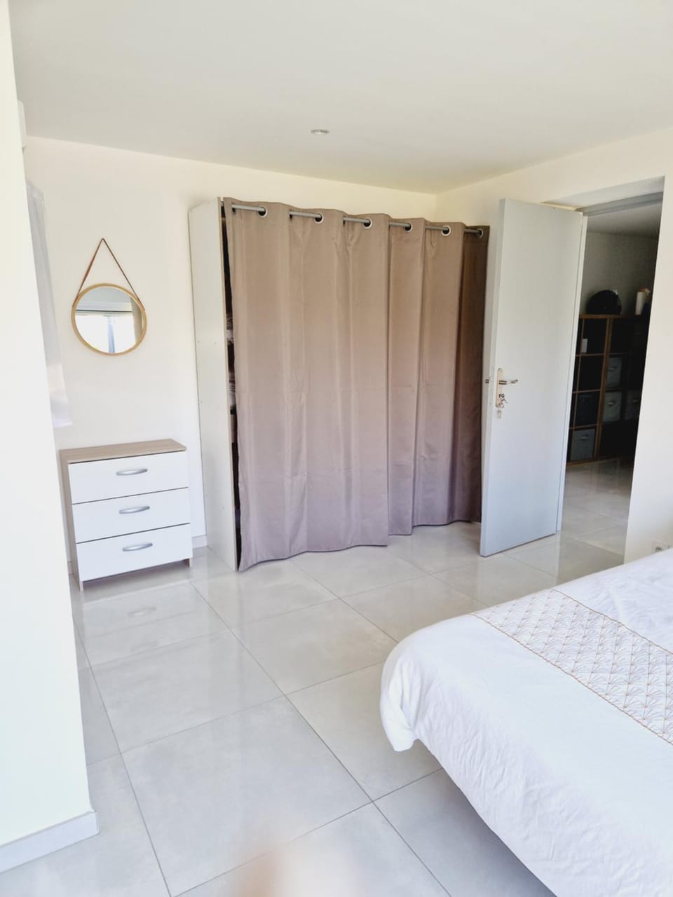 Photo of the whole room, wardrobe