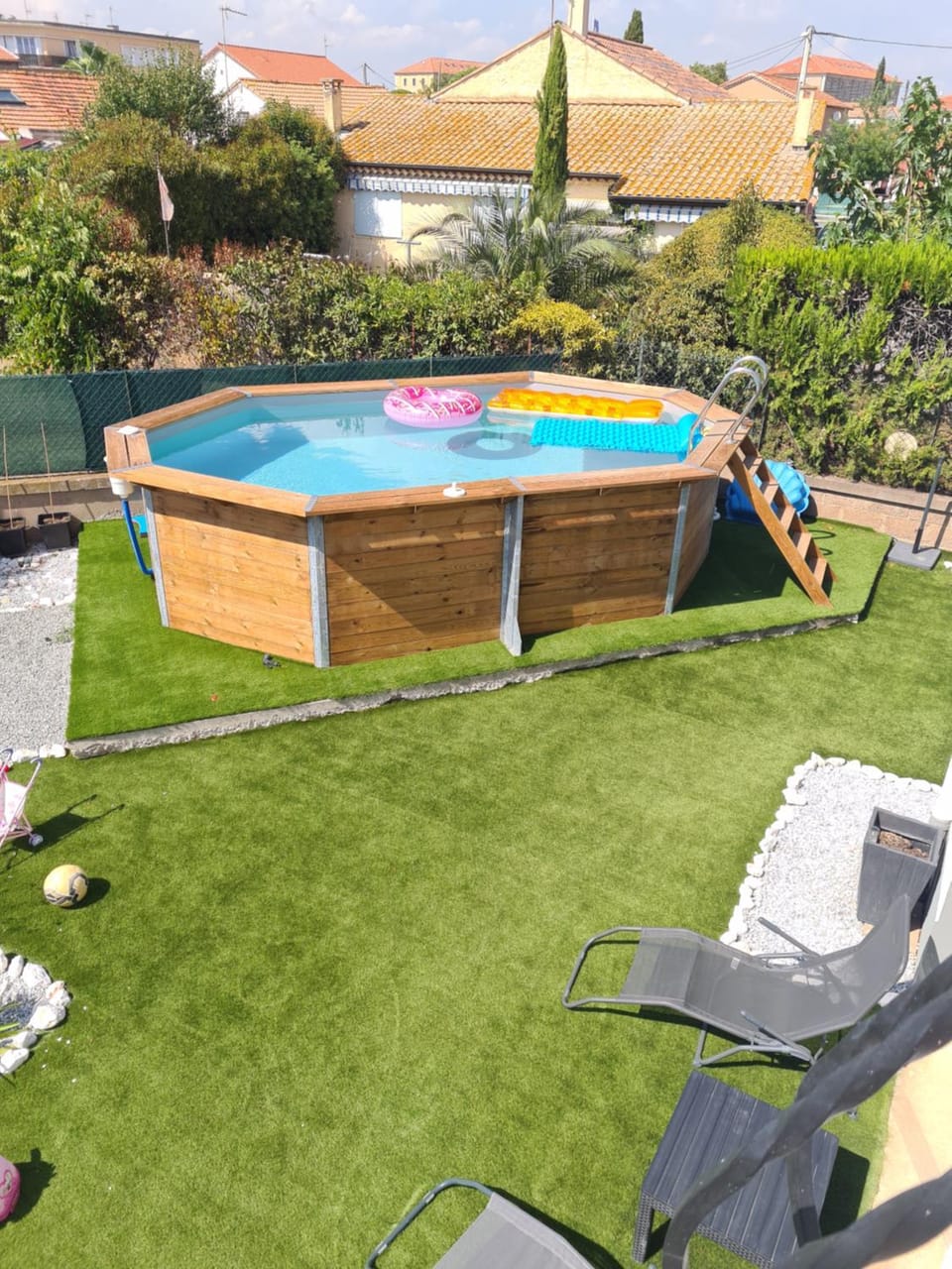Swimming pool