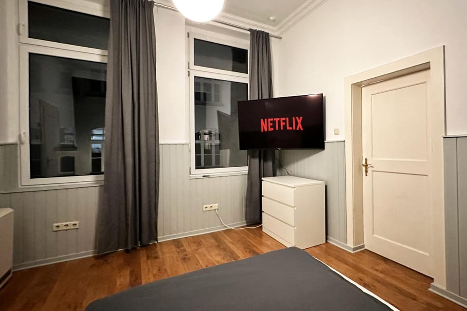 Bed, TV and multimedia, Bedroom, wardrobe