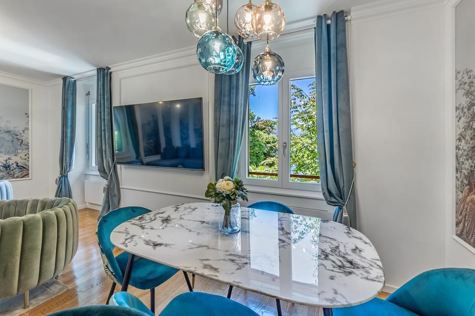 Soft Glam 1-bedroom appt - Lake & Mountain View Apartment in Montreux