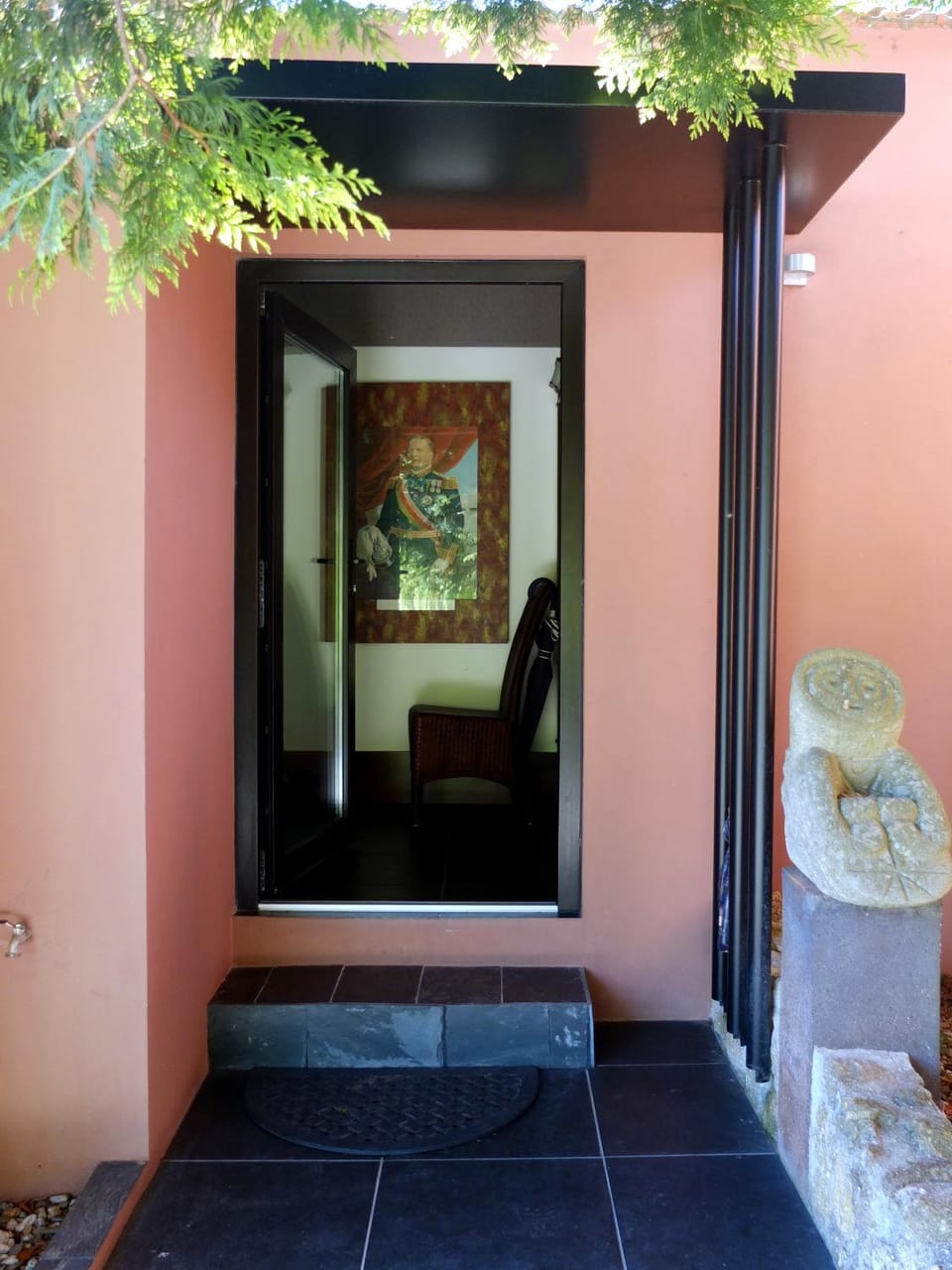Facade/entrance