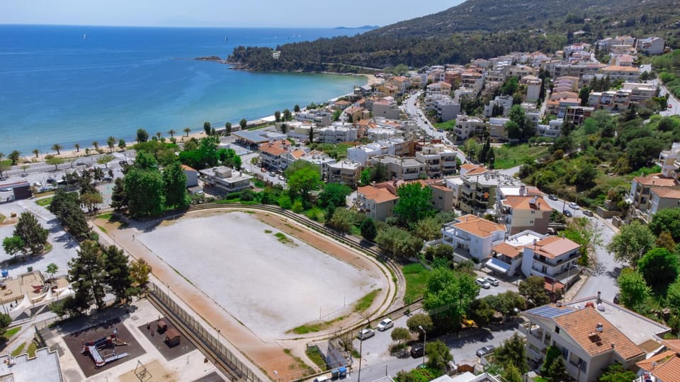 Neighbourhood, Bird's eye view, Location