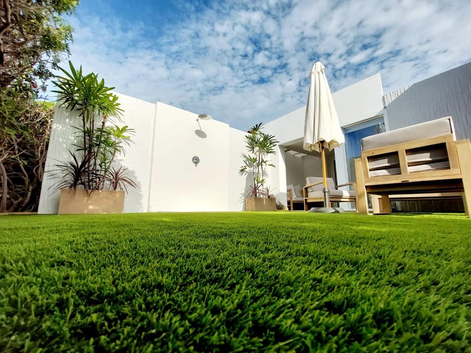 Shower, Property building, Garden, Solarium