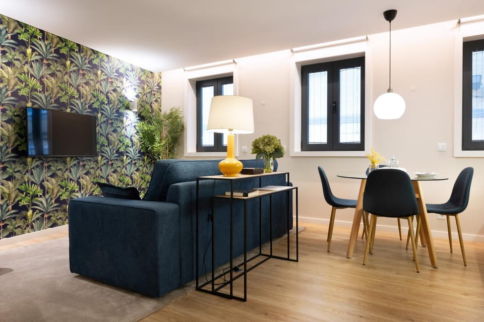 TV and multimedia, Living room, Seating area, Dining area