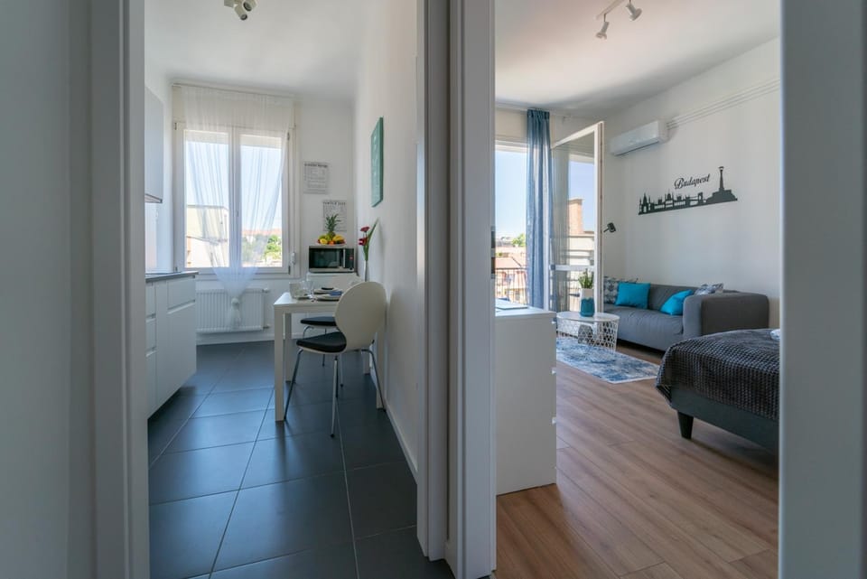 Kitchen or kitchenette, Bedroom