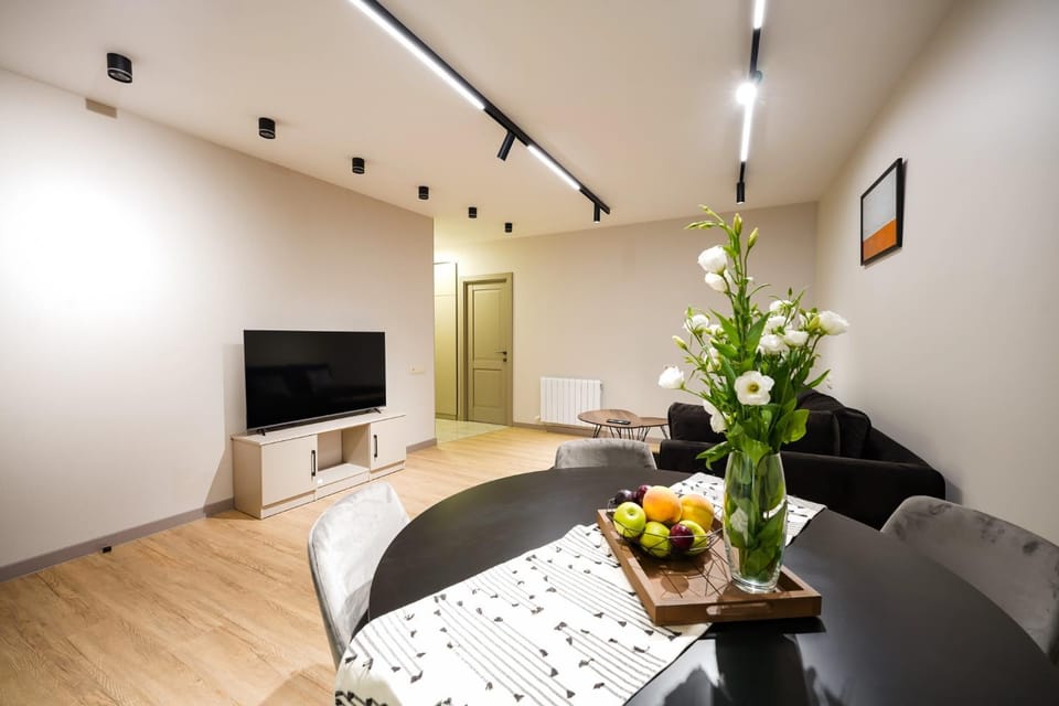 TV and multimedia, Living room, Seating area, Dining area
