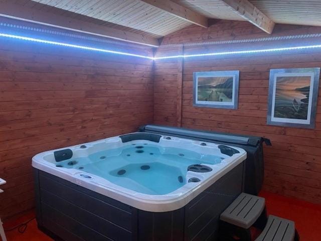 Hot Tub, Spa and wellness centre/facilities