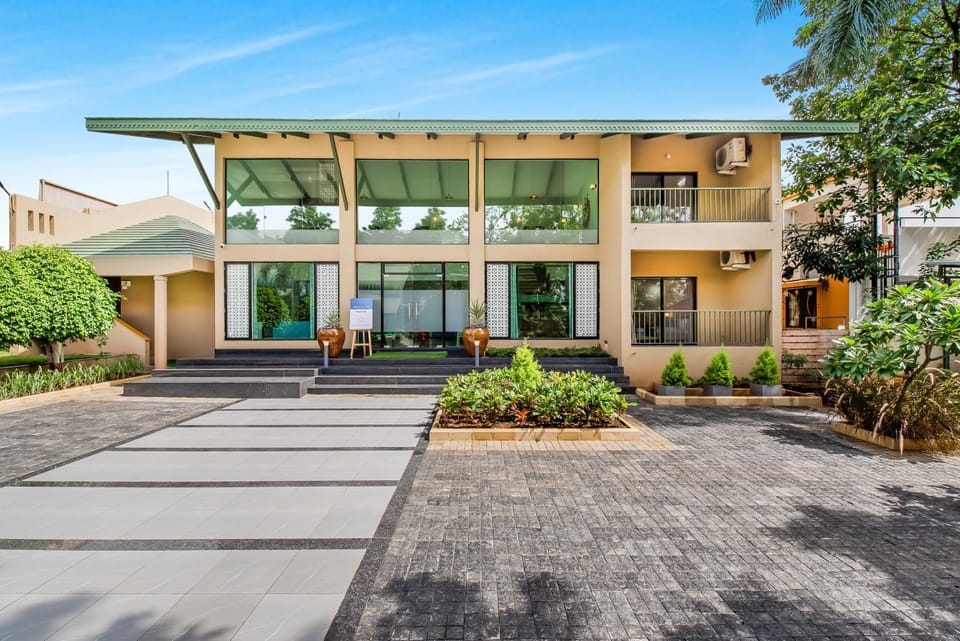 Property building, Facade/entrance, Day, air conditioner