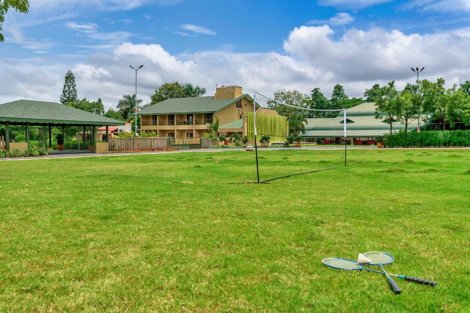 Property building, Day, Activities, Garden, Garden view