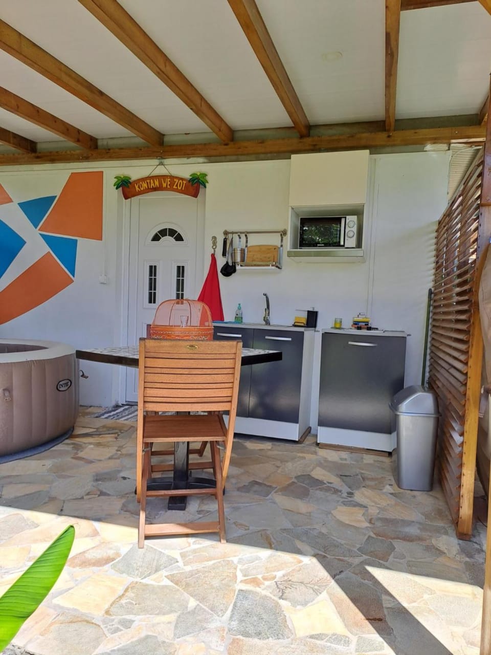 Patio, Kitchen or kitchenette, Seating area, Dining area