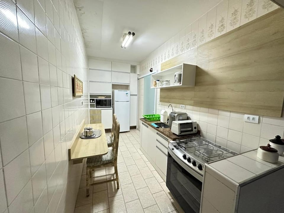 Kitchen or kitchenette, Dining area, oven, stove, toaster