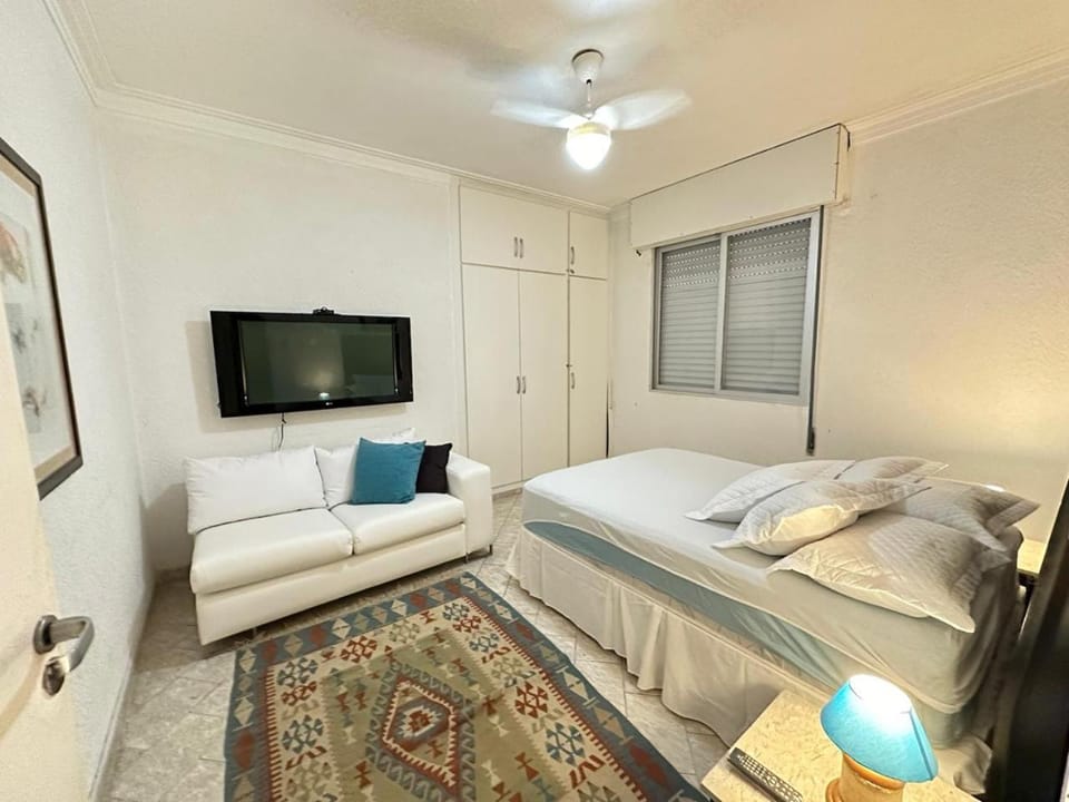Bed, TV and multimedia, Photo of the whole room, Bedroom, wardrobe