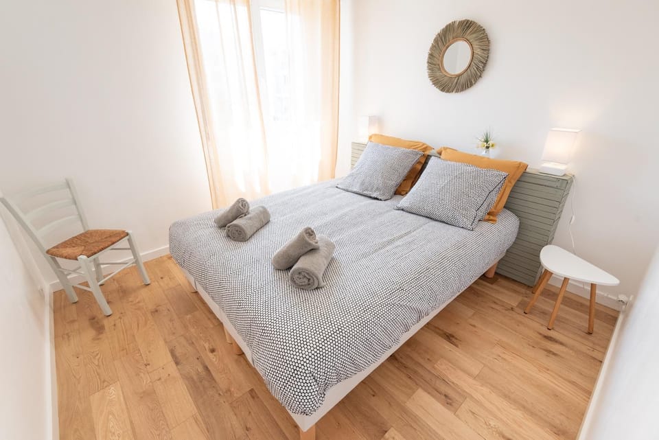 Bed, Bedroom