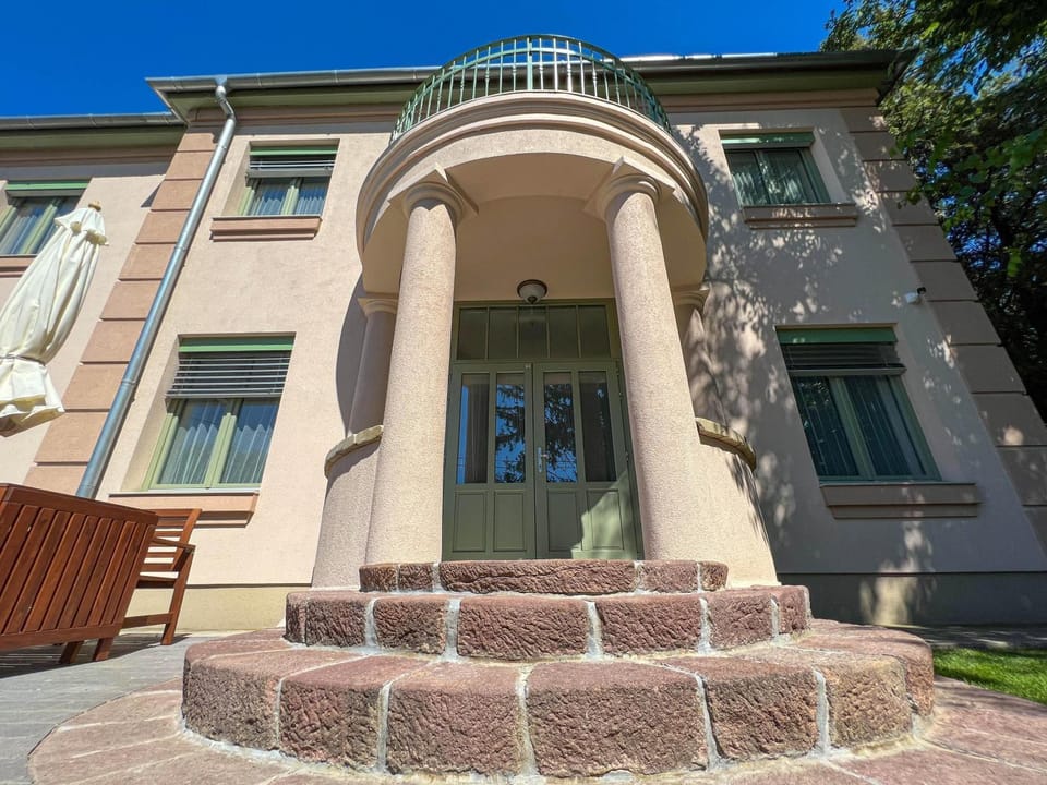 Property building, Facade/entrance