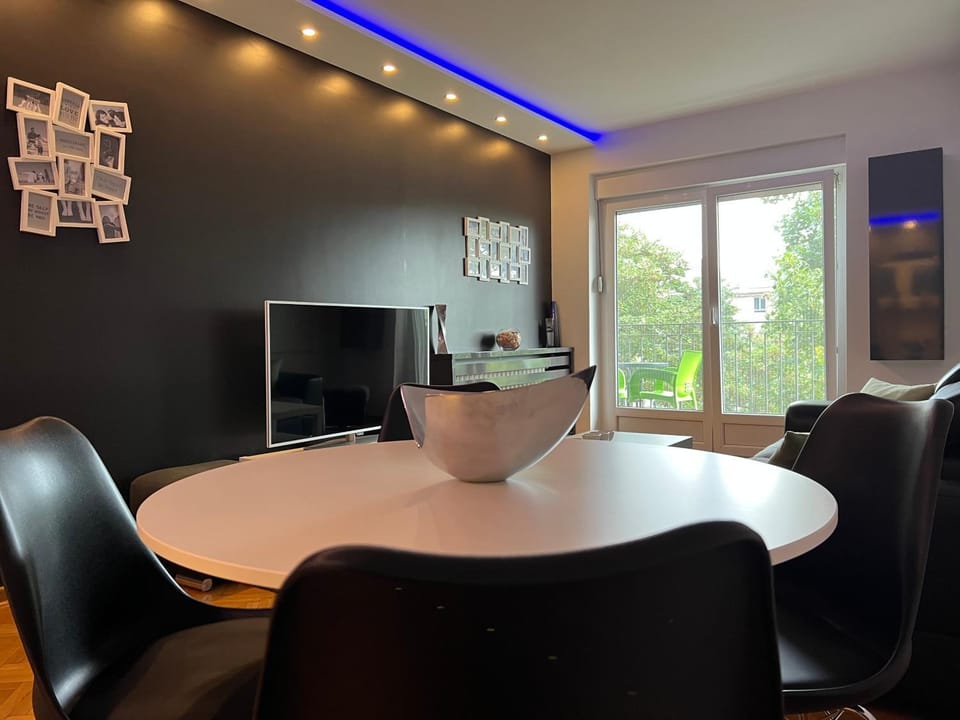 Living room, Dining area