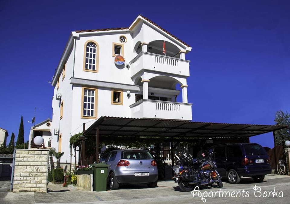 Property building, Off site, Garden