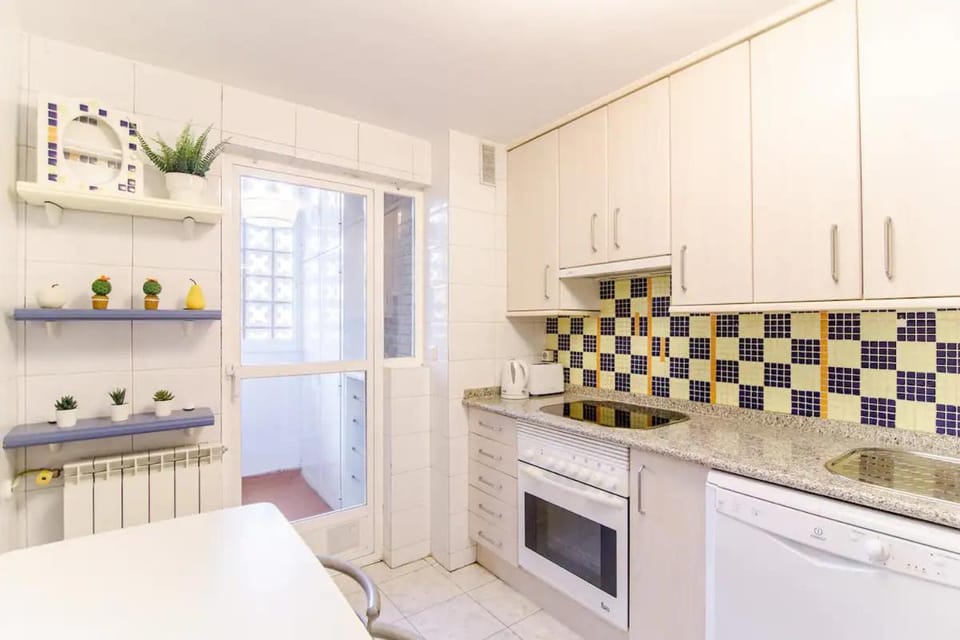 BRIGHT FLAT Parking/Wanda Metropolitano/Airport Apartment in Madrid