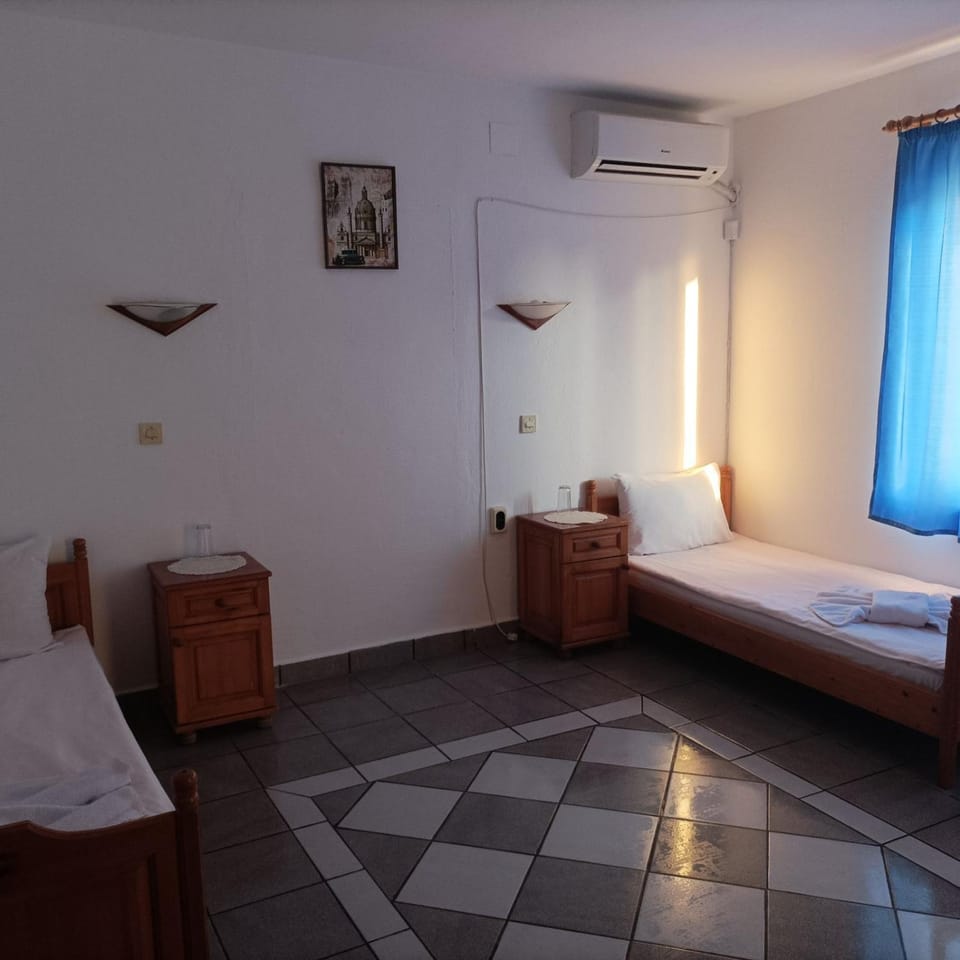 Bed, Photo of the whole room, Bedroom, air conditioner