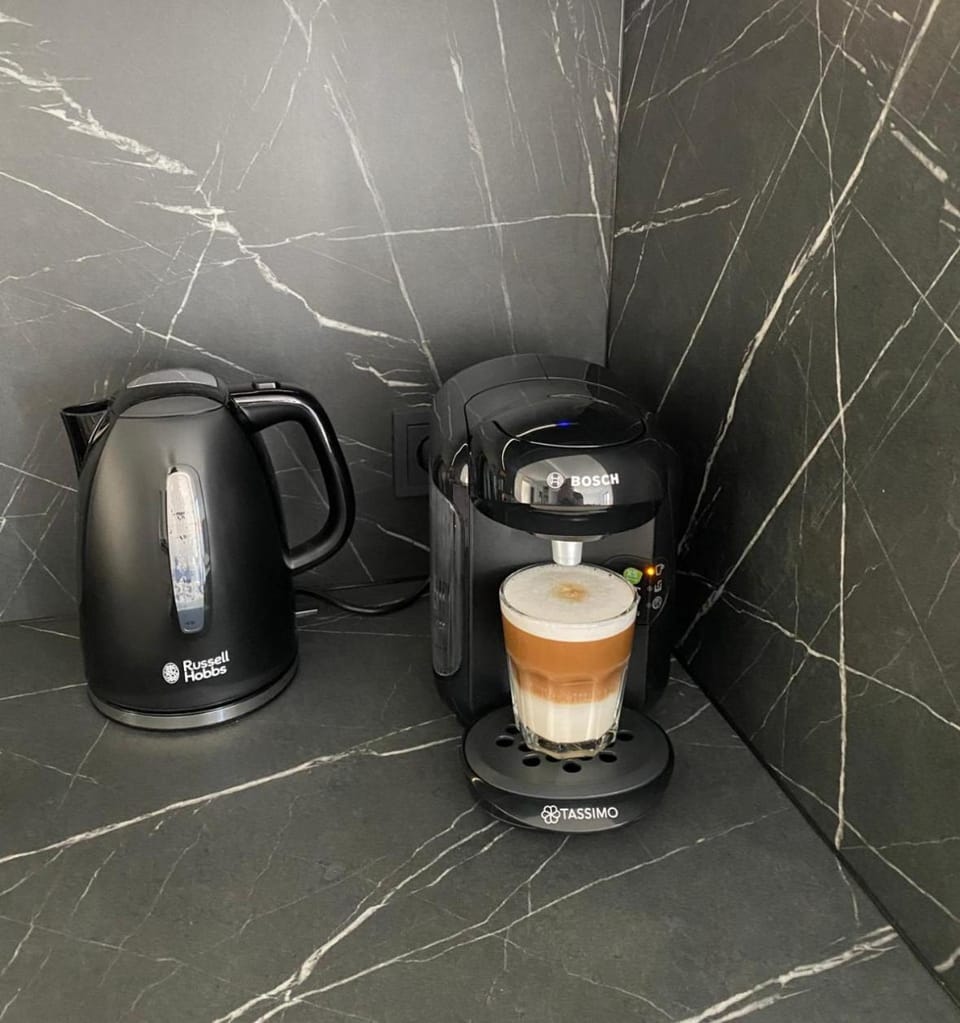 Coffee/tea facilities, kitchen