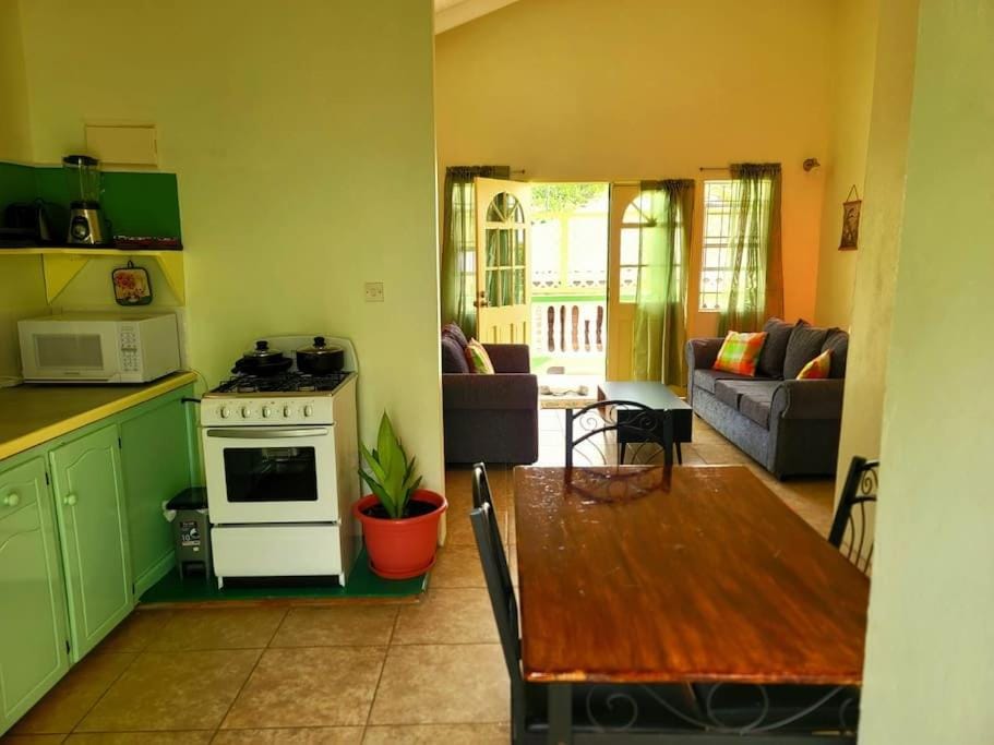 Living room, Seating area, Dining area, stove