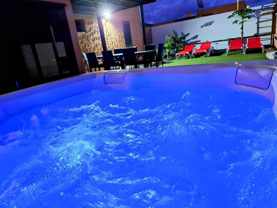Night, Hot Tub