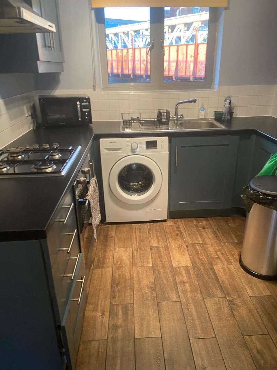Kitchen or kitchenette, minibar, stove