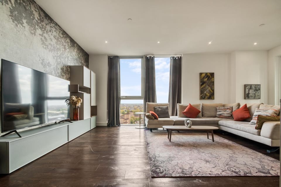 Stunning 360º View Luxurious Penthouse Apartment in London