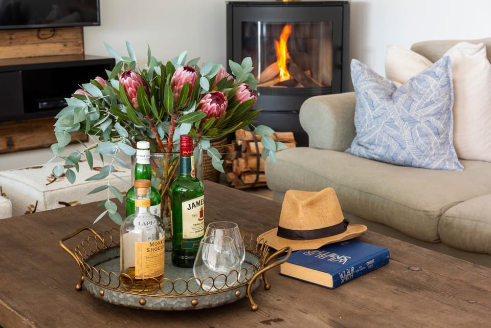 Seating area, flat iron