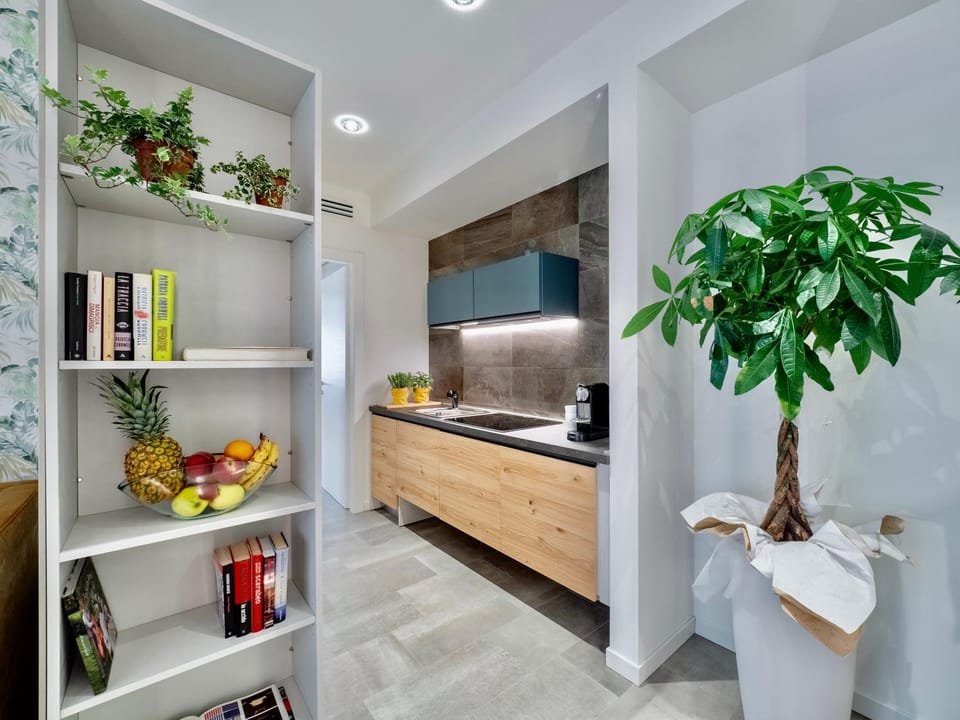 Kitchen or kitchenette, Food and drinks, minibar