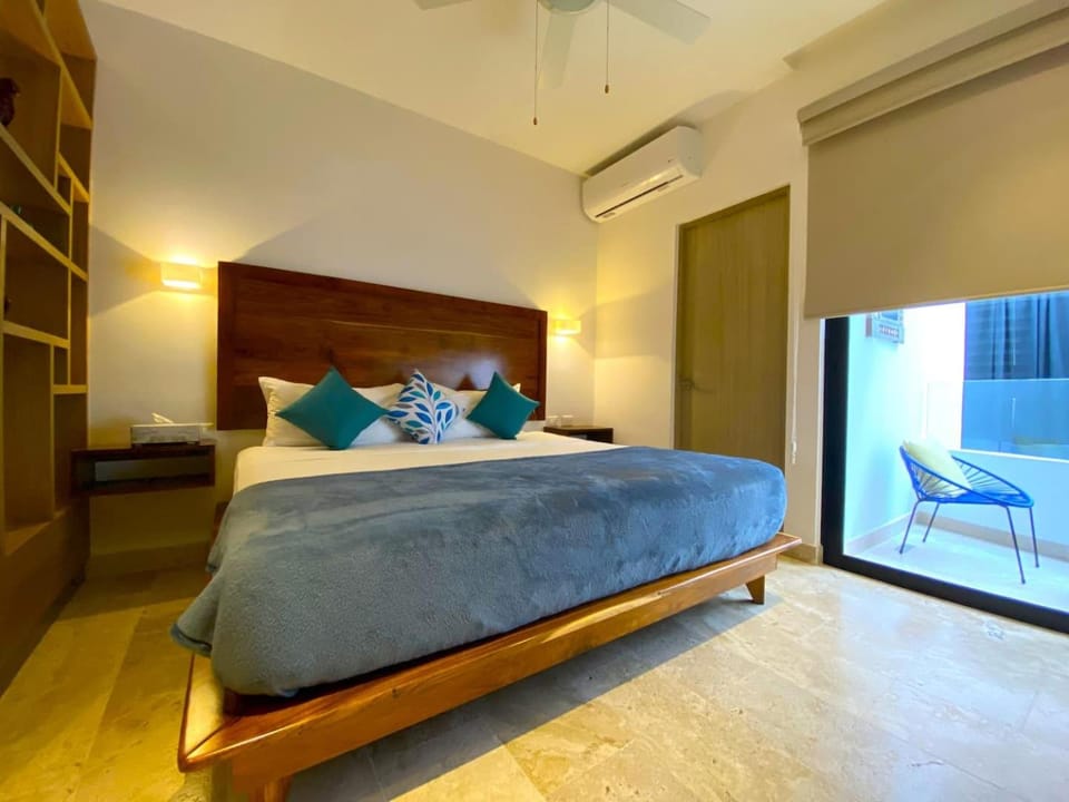 Seaview Roof Pool, Tub, Hammocks, Steps to 5th House in Playa del Carmen