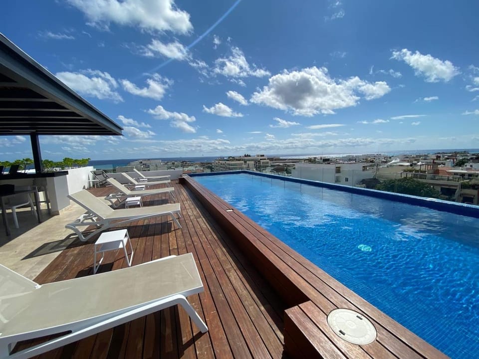 Seaview Roof Pool, Tub, Hammocks, Steps to 5th House in Playa del Carmen