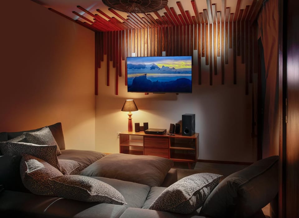 Communal lounge/ TV room, Bed, TV and multimedia, Photo of the whole room, Bedroom