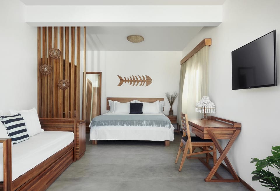 Bed, TV and multimedia, Photo of the whole room, Bedroom