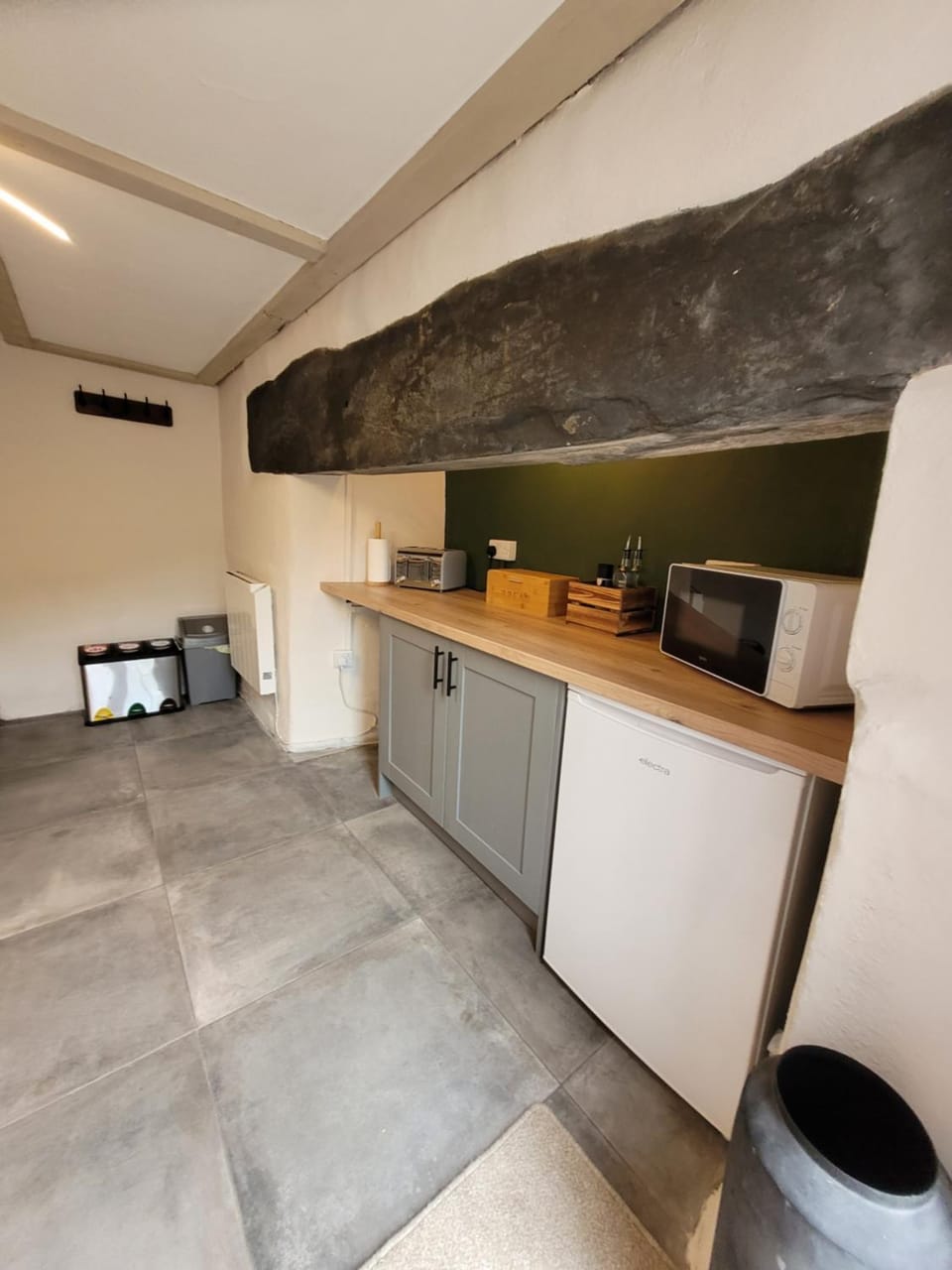 Kitchen or kitchenette, minibar, kitchen