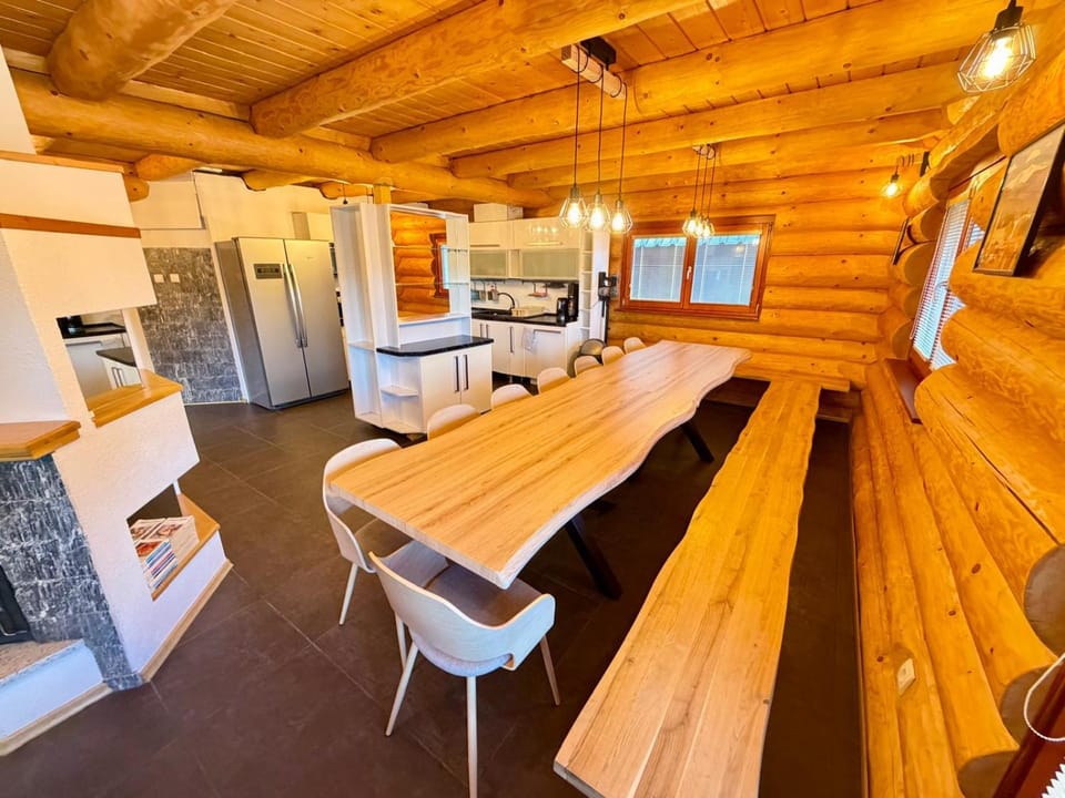 Kitchen or kitchenette, Seating area, Dining area