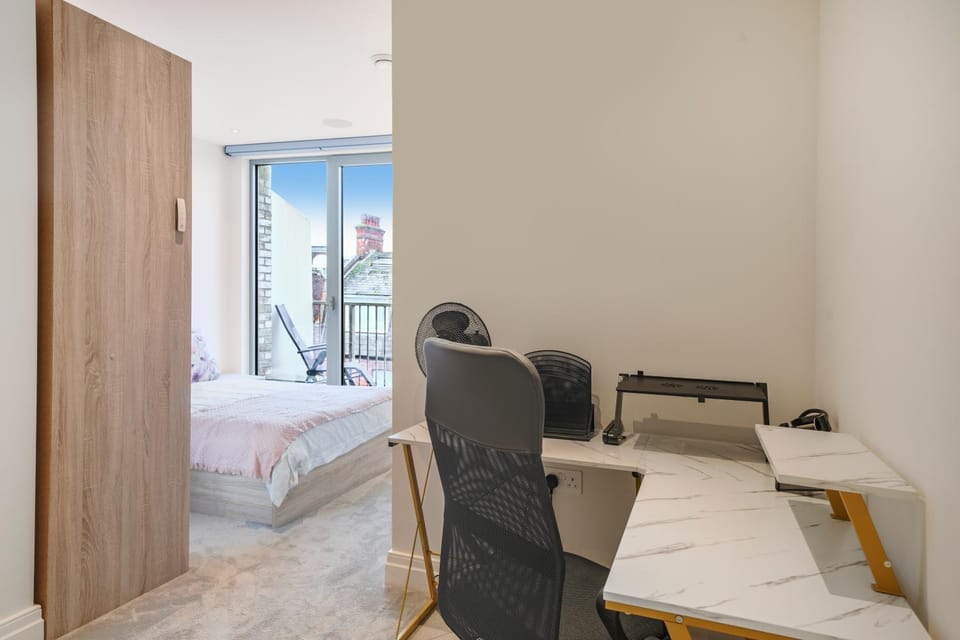 Photo of the whole room, Bedroom