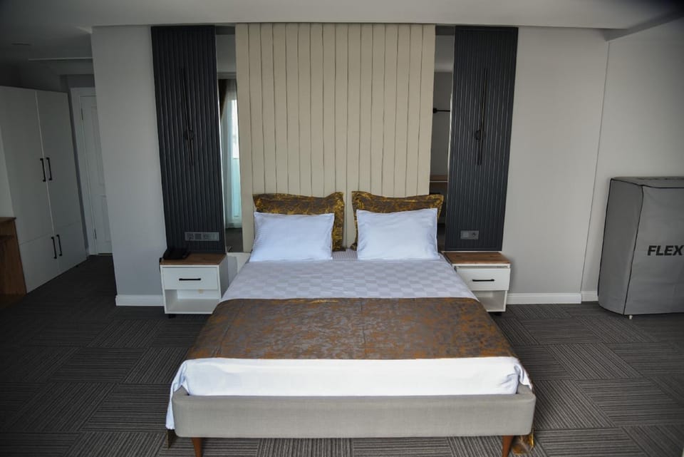Bed, Photo of the whole room, Bedroom, wardrobe